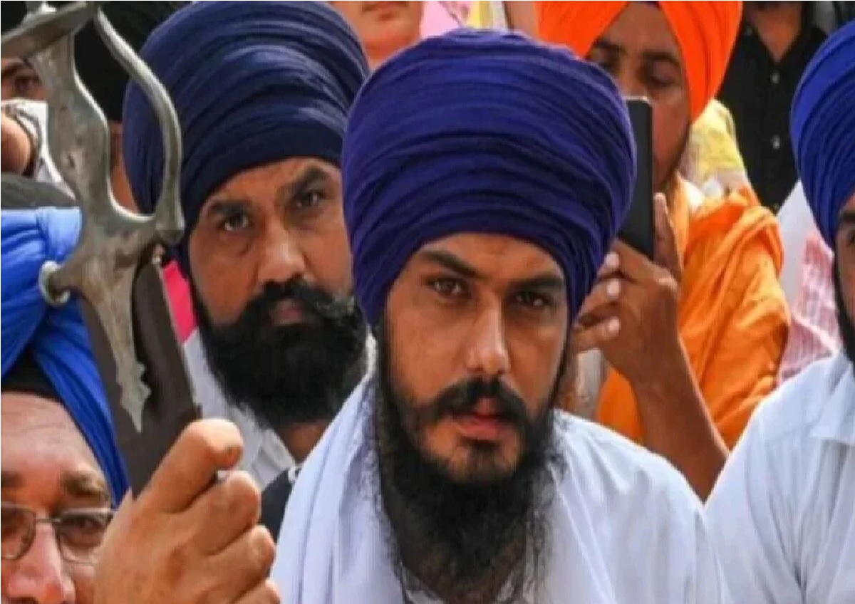 Punjab: Amritpal Singh को लेकर गर्माई पंजाब की राजनीति, जेल में बंद सांसद की हिरासत अवधि बढ़ाने के विरोध में उतरा Akali Dal